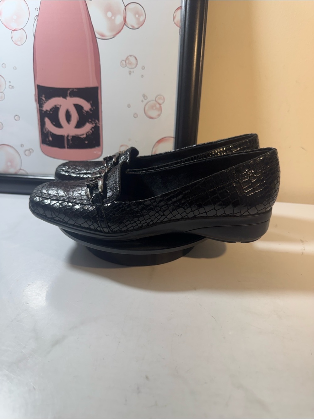Liz Claiborne Bensen Black Croc-Embossed Loafers with Metal Bit - Women’s 6.5M